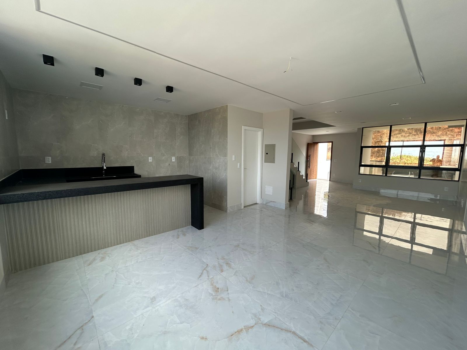 CASA TRIPLEX NO CIDADE  NOVA