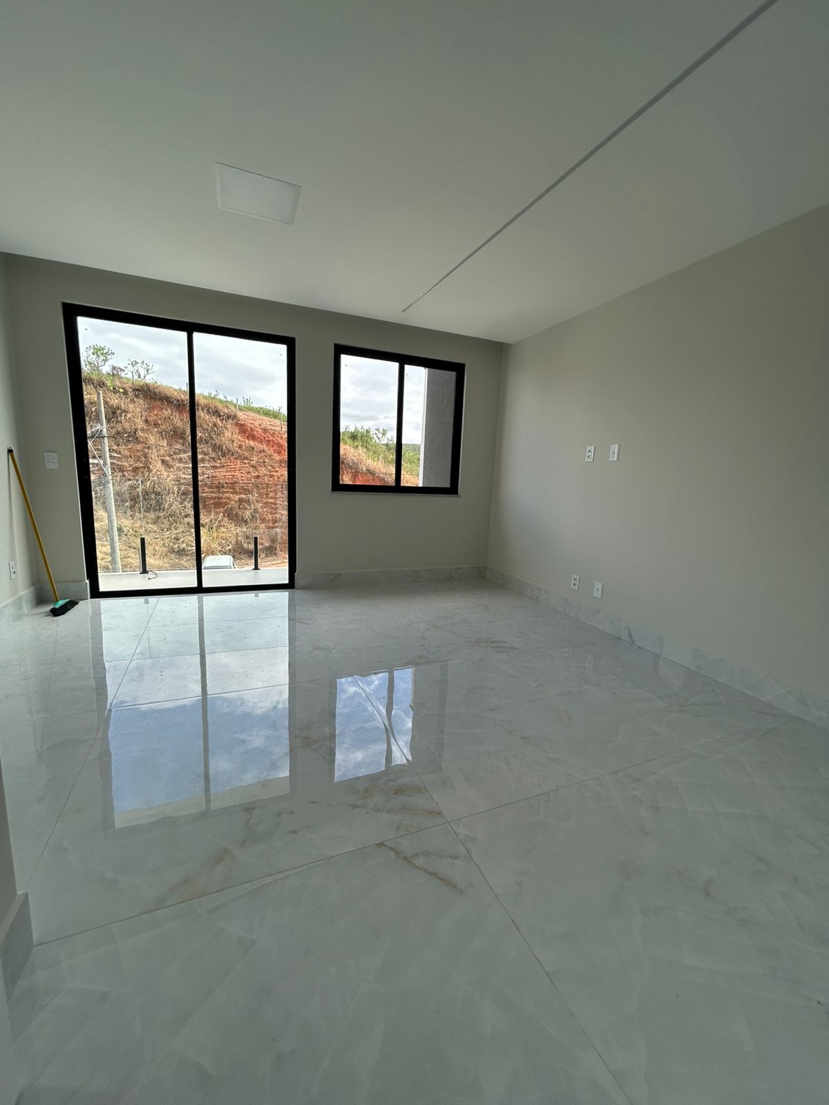 CASA TRIPLEX NO CIDADE  NOVA