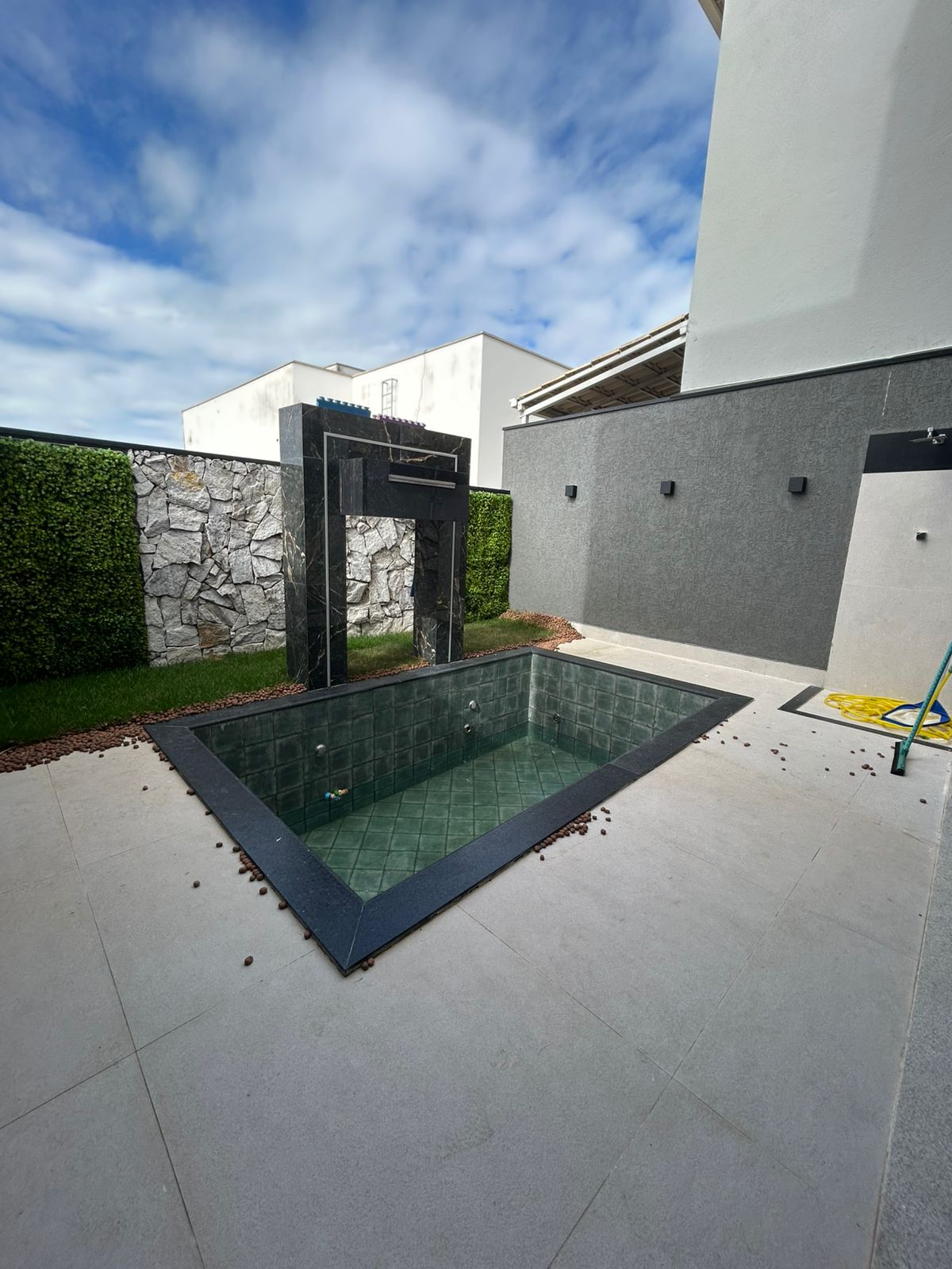 CASA TRIPLEX NO CIDADE  NOVA