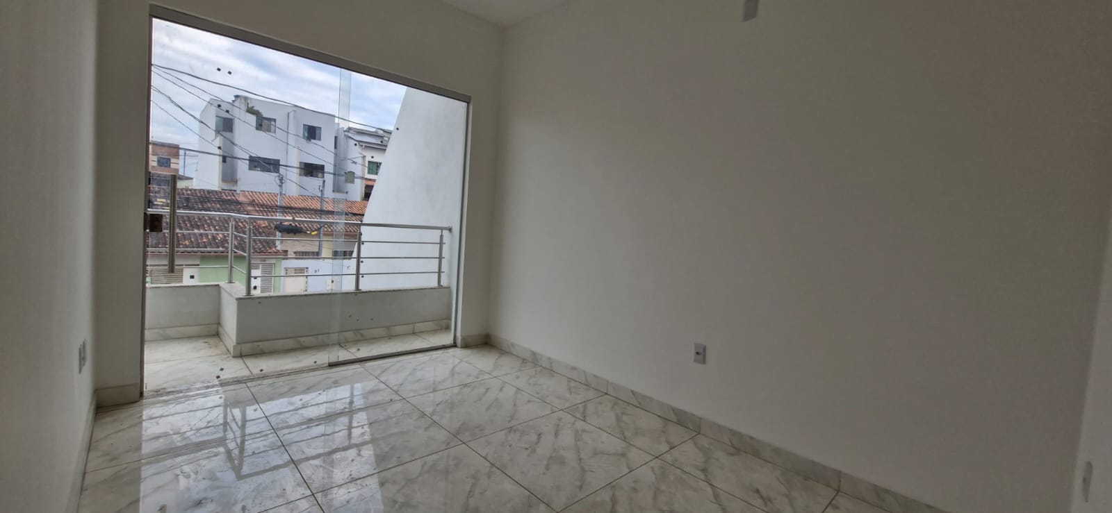 Casa com 03 Quartos Castanheiras