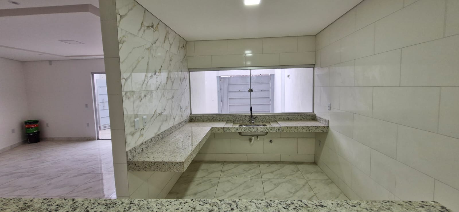 Casa com 03 Quartos Castanheiras