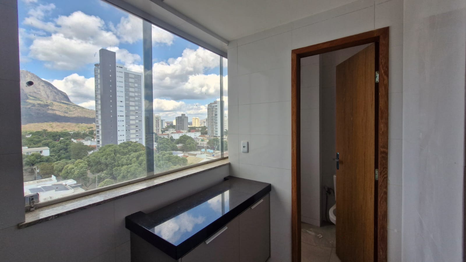 Apartamento  com 03 Quartos Esplanada 