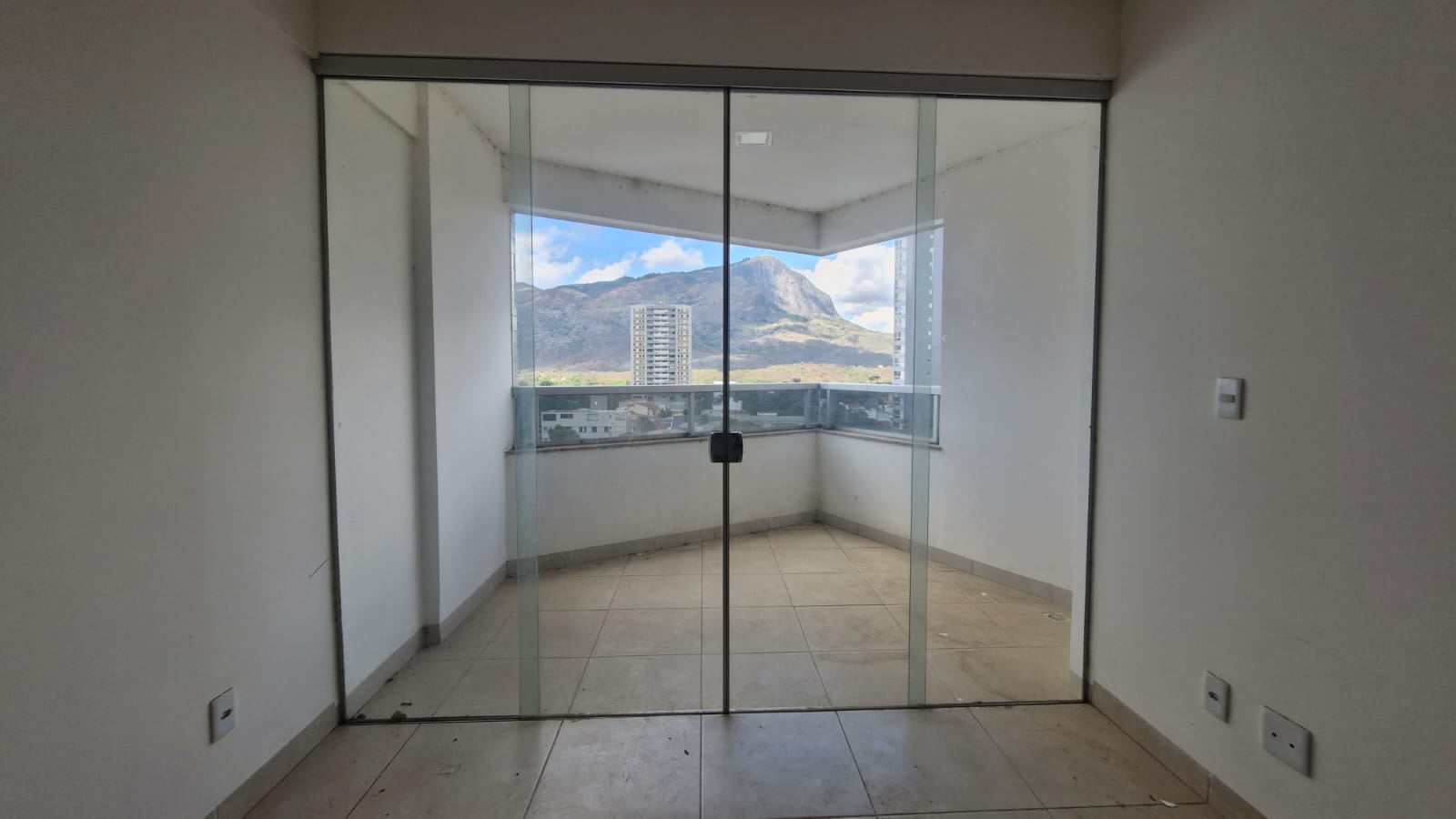 Apartamento  com 03 Quartos Esplanada 