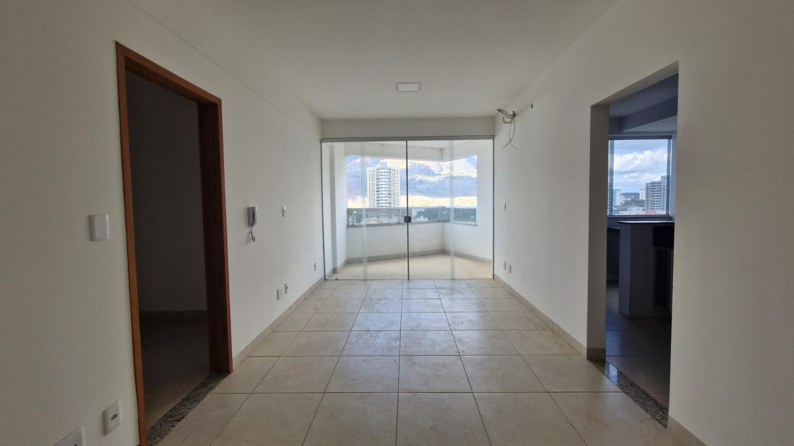 Apartamento  com 03 Quartos Esplanada 