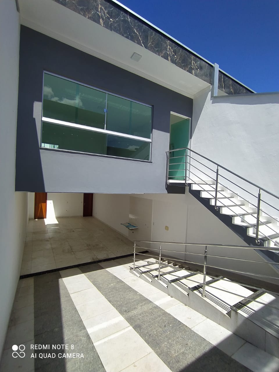 Casa com garagem subterrânea no Castanheiras