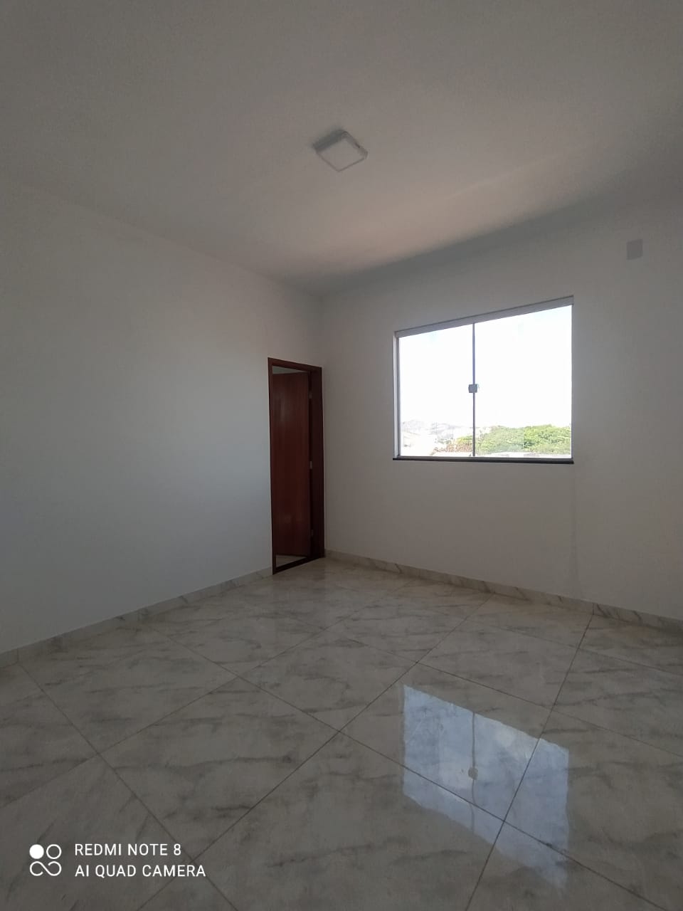 Casa com garagem subterrânea no Castanheiras