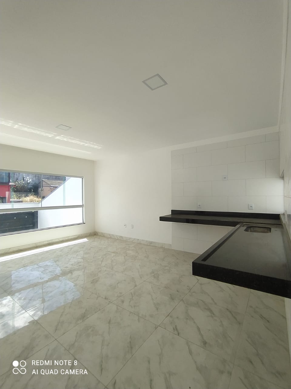 Casa com garagem subterrânea no Castanheiras