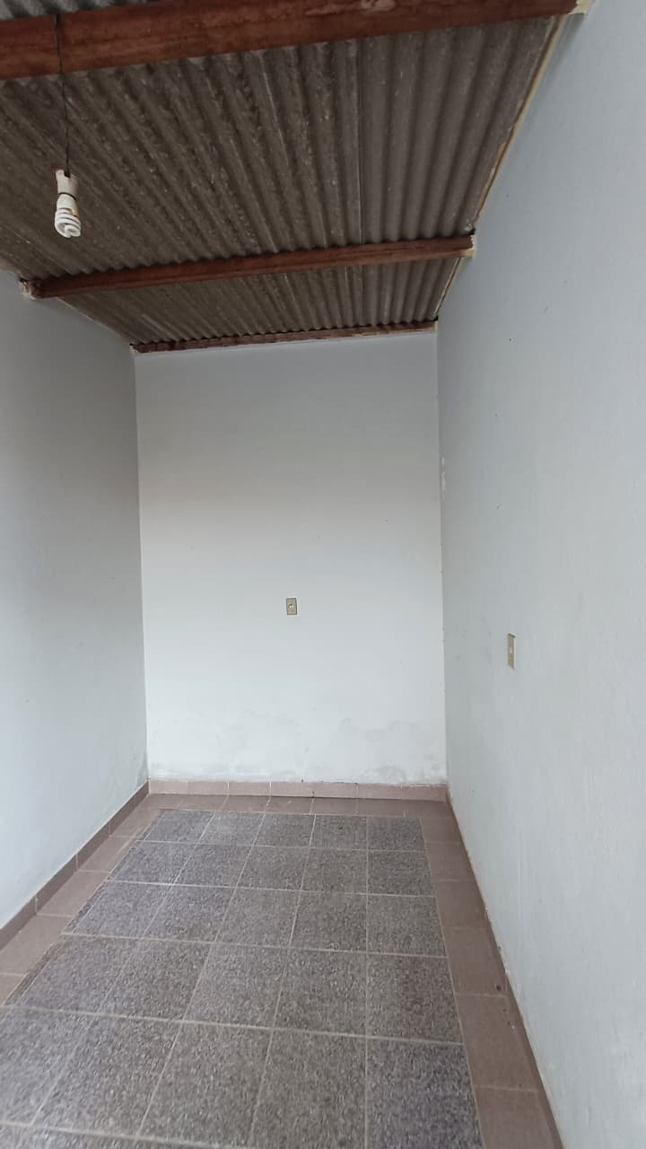 CASA/BARRACÃO NO JK2