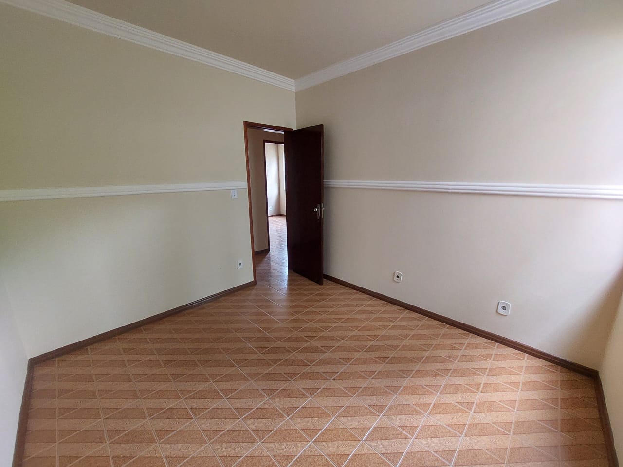 APARTAMENTO 1° ANDAR OTIMA LOCALIZAÇÃO - VILA BRETAS