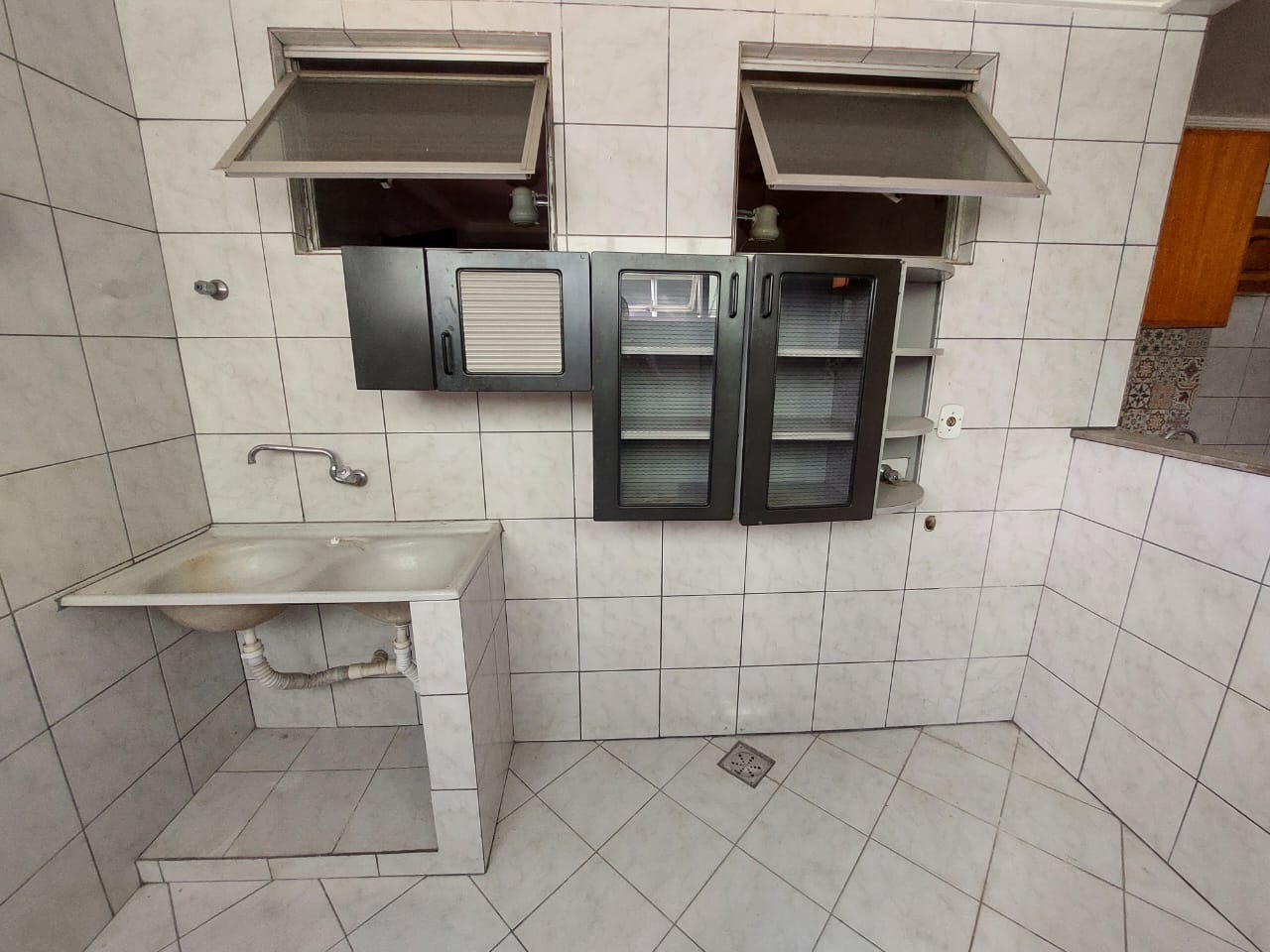 APARTAMENTO 1° ANDAR OTIMA LOCALIZAÇÃO - VILA BRETAS