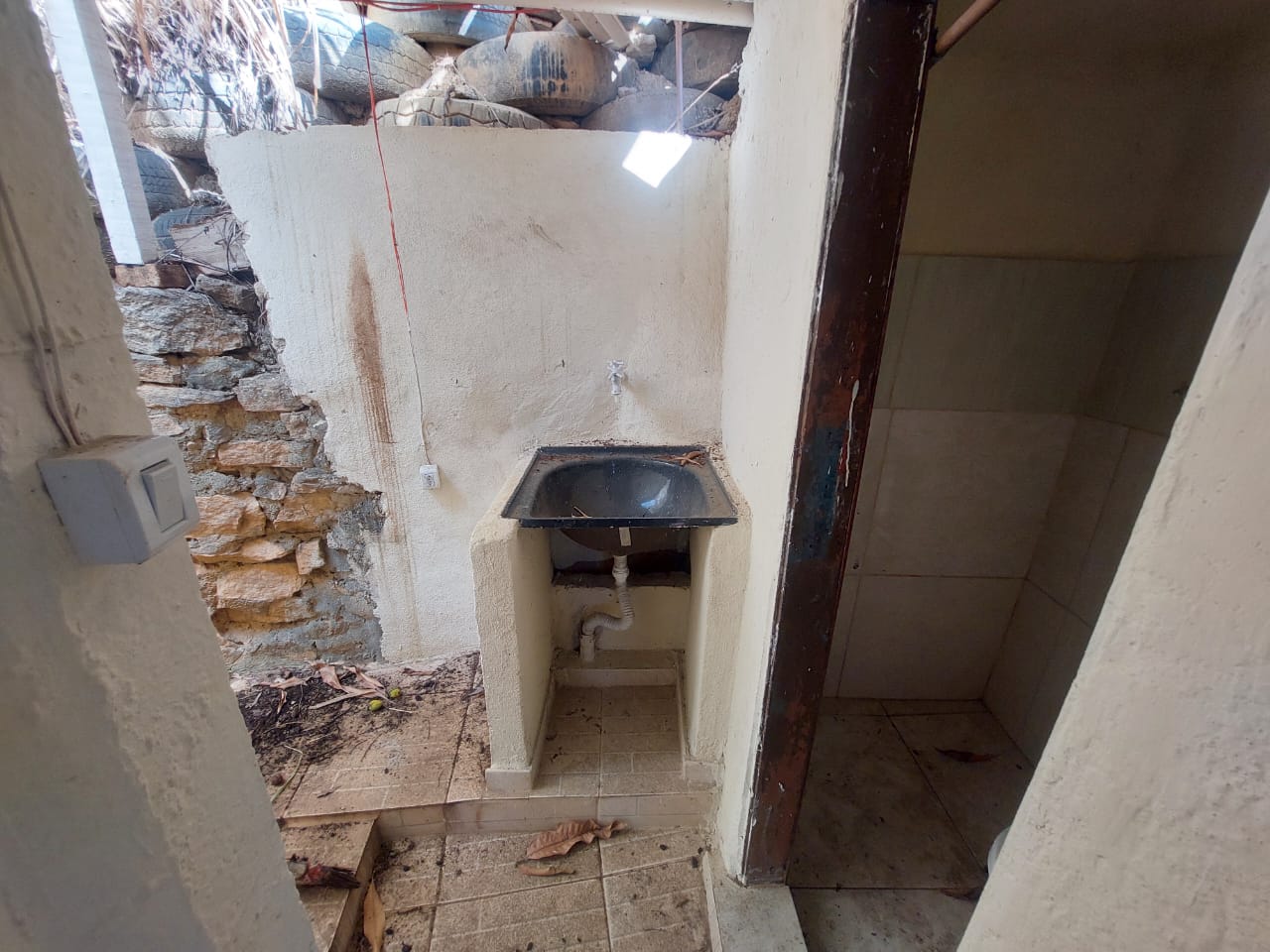 BARRACÃO NO BAIRRO SANTA TEREZINHA