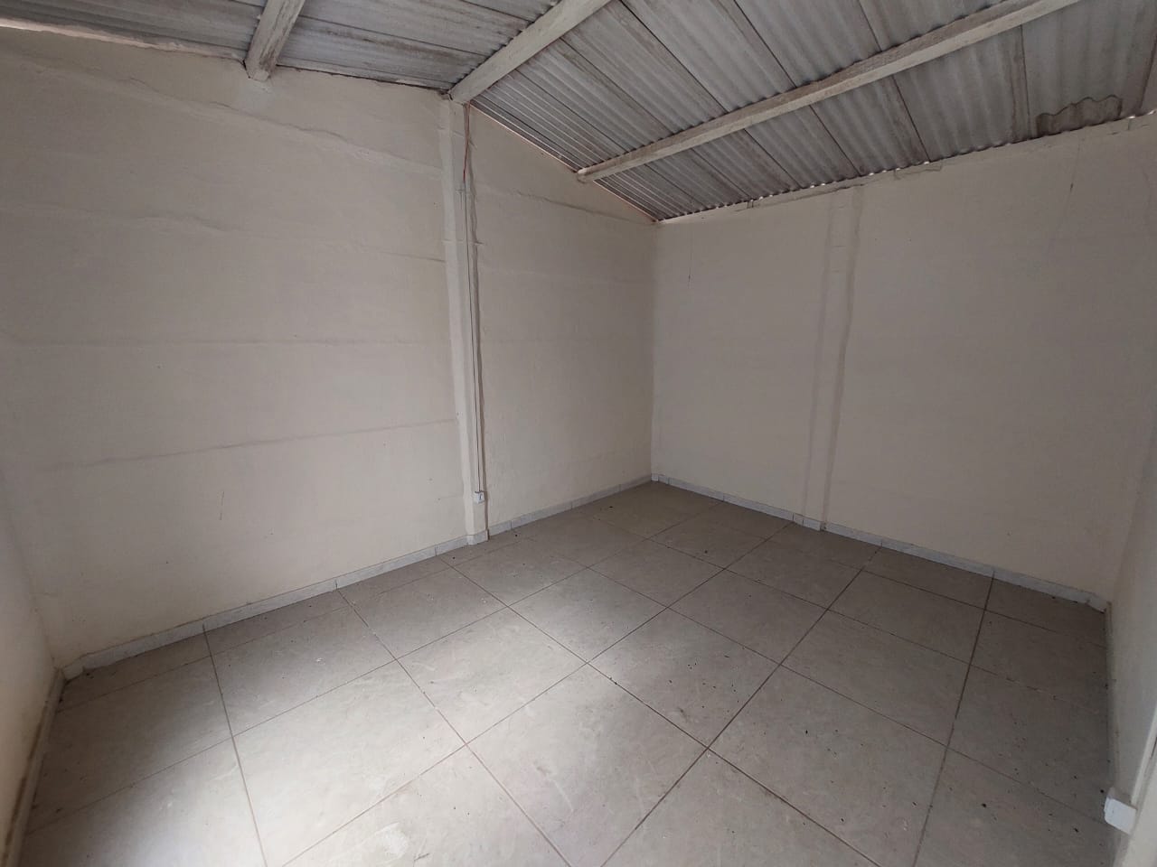 BARRACÃO NO BAIRRO SANTA TEREZINHA