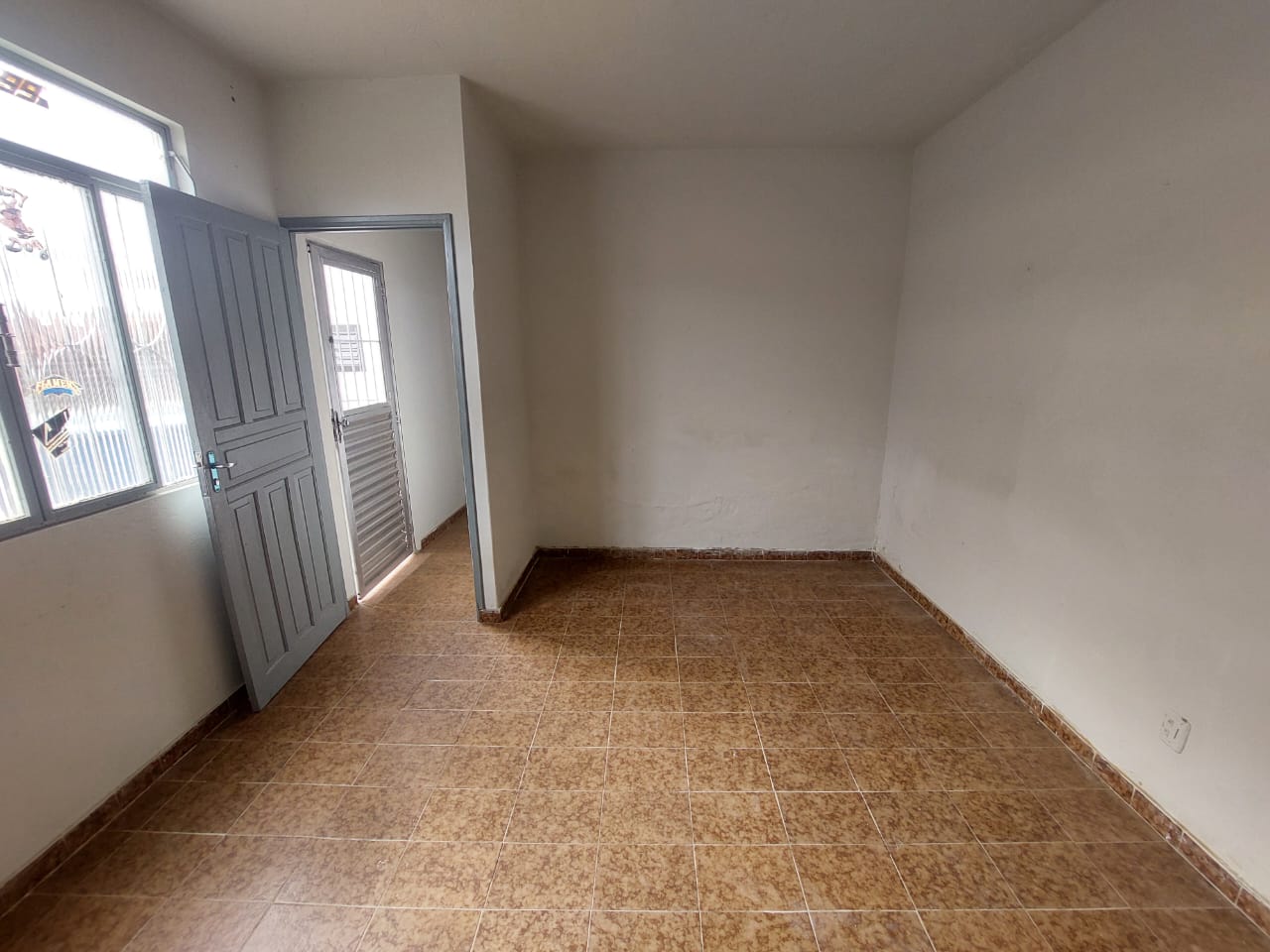 KITINETE NO BAIRRO DE LOURDES OPORTUNIDADE
