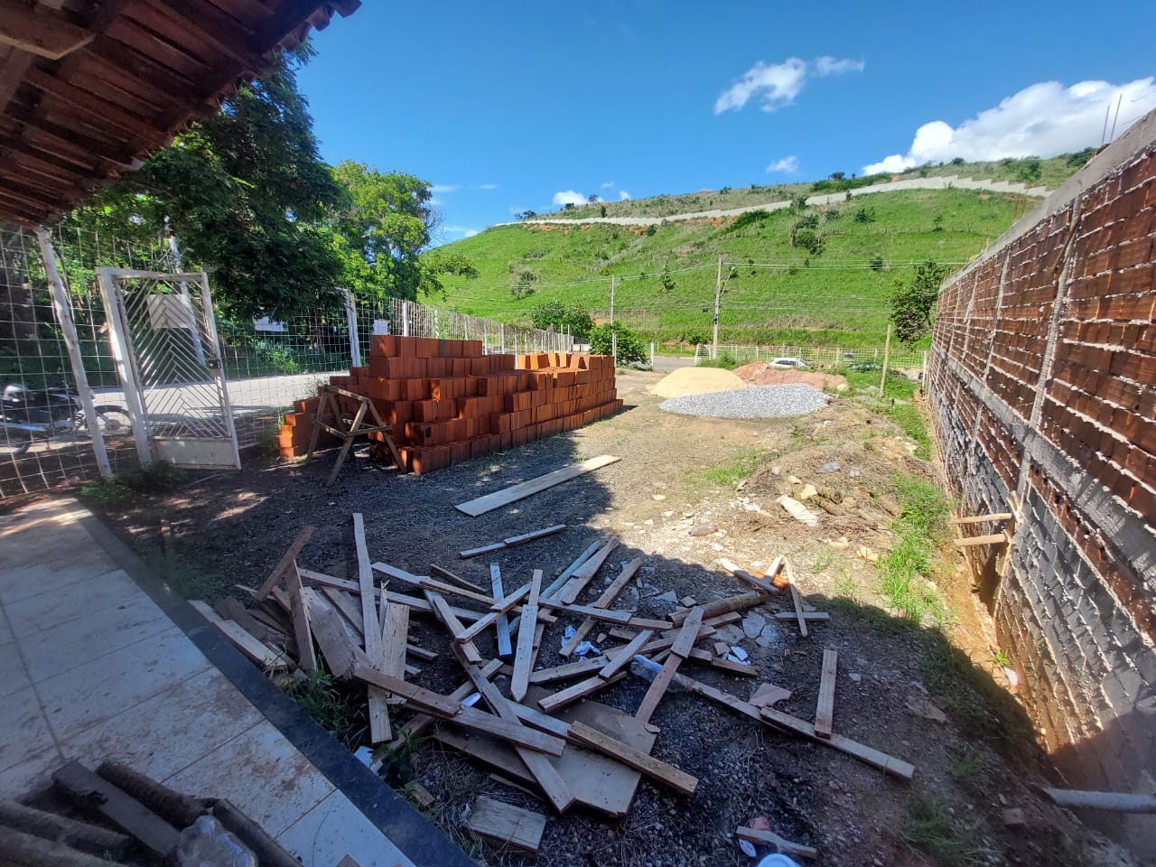 LOTE COM ESCRITORIO BEM LOCALIZADO NO BAIRRO CIDADE NOVA