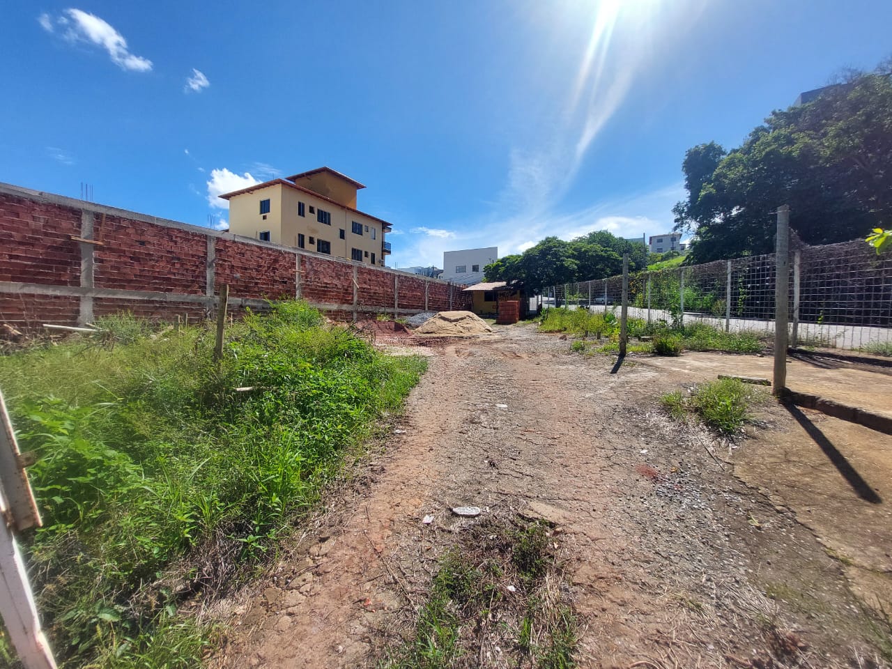 LOTE COM ESCRITORIO BEM LOCALIZADO NO BAIRRO CIDADE NOVA