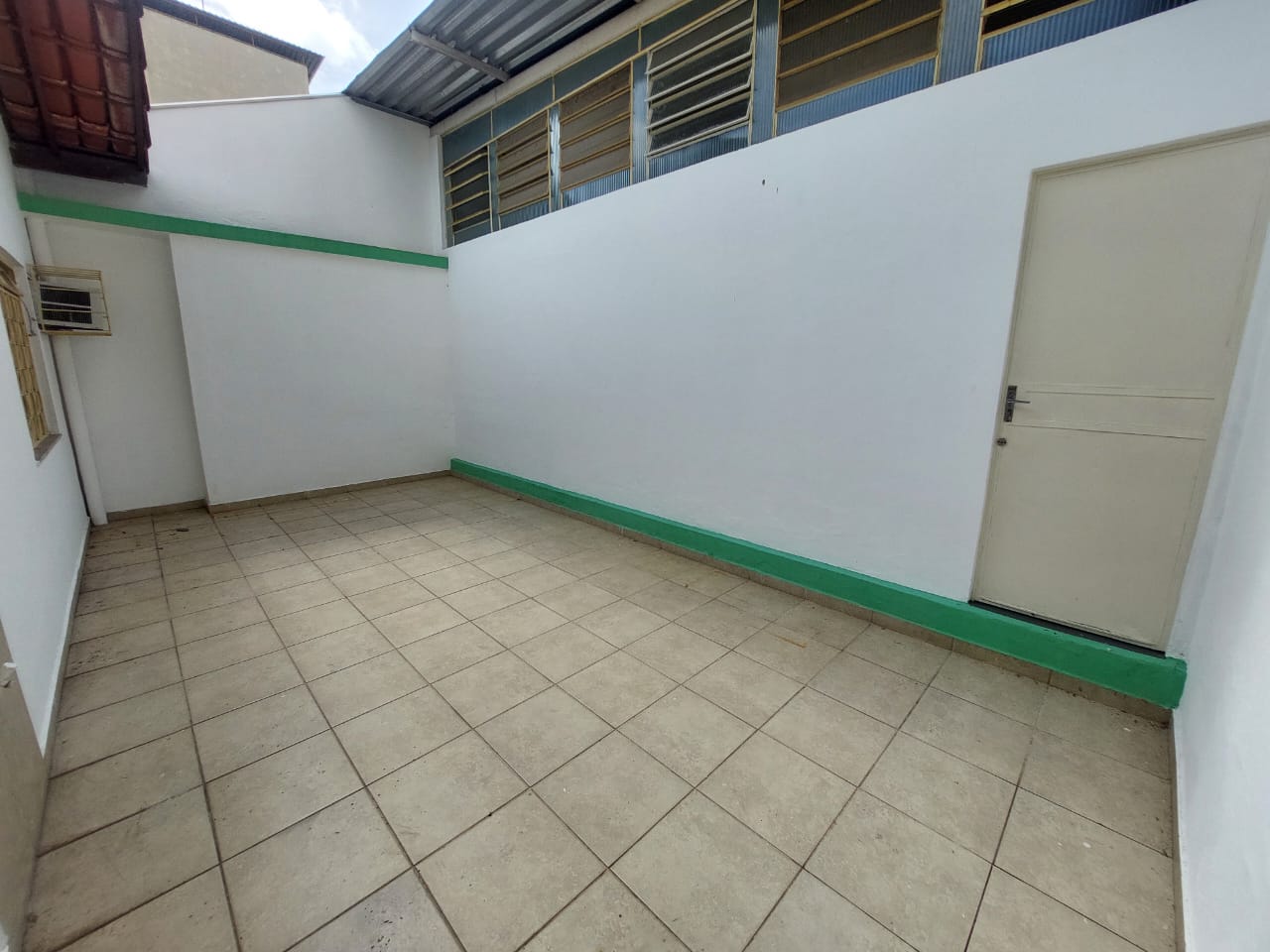 CASA COMERCIAL PERTO DO SHOPPING, ACAMPAMENTO DA VALE