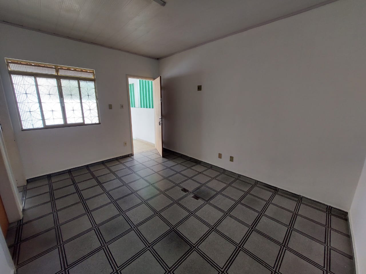 CASA COMERCIAL PERTO DO SHOPPING, ACAMPAMENTO DA VALE