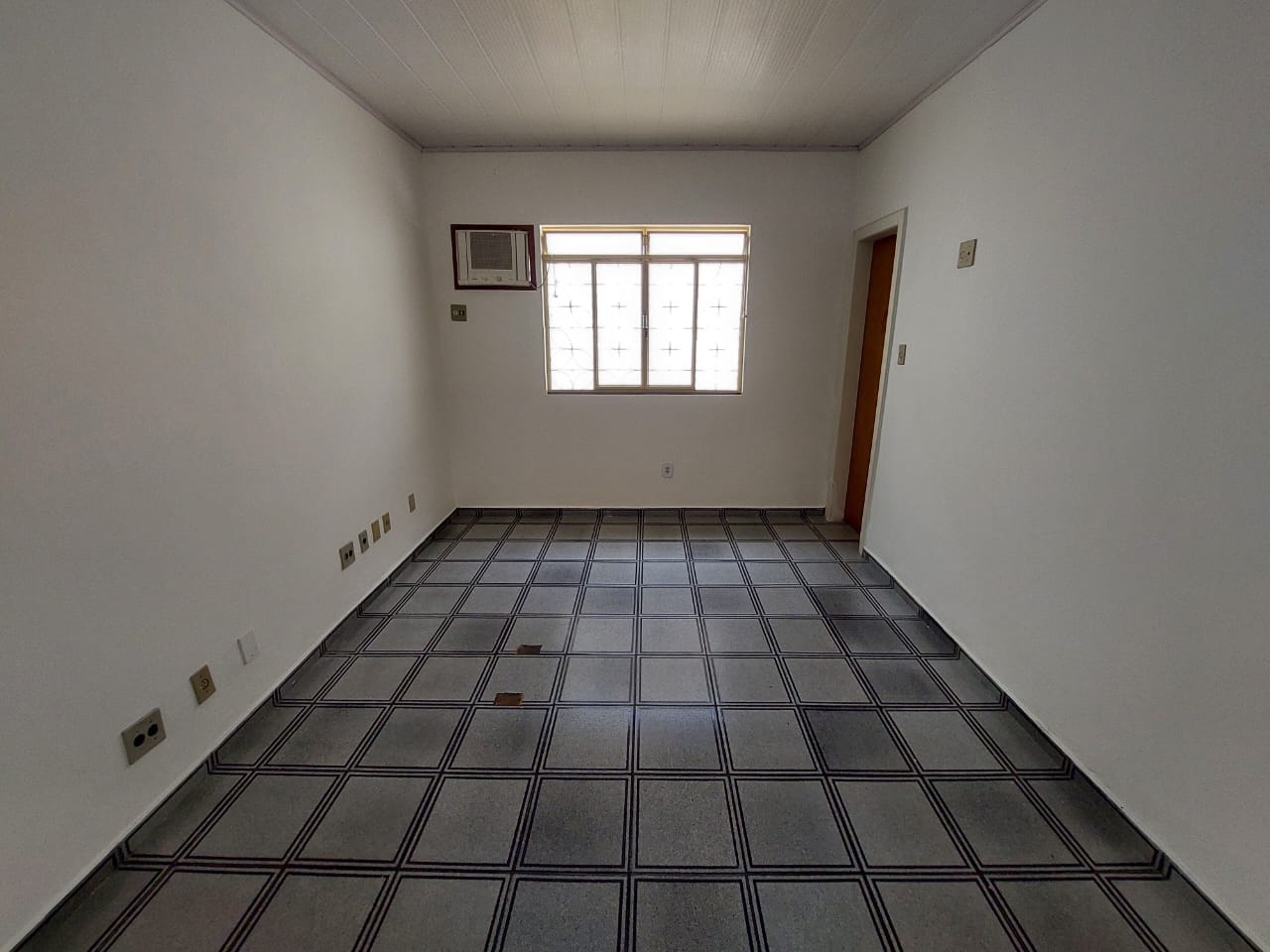 CASA COMERCIAL PERTO DO SHOPPING, ACAMPAMENTO DA VALE