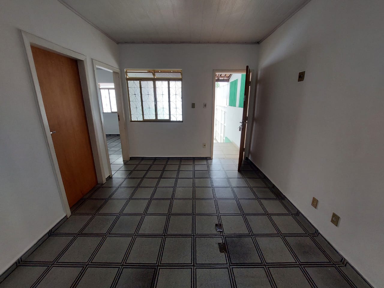 CASA COMERCIAL PERTO DO SHOPPING, ACAMPAMENTO DA VALE