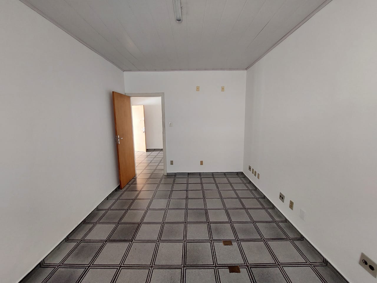 CASA COMERCIAL PERTO DO SHOPPING, ACAMPAMENTO DA VALE