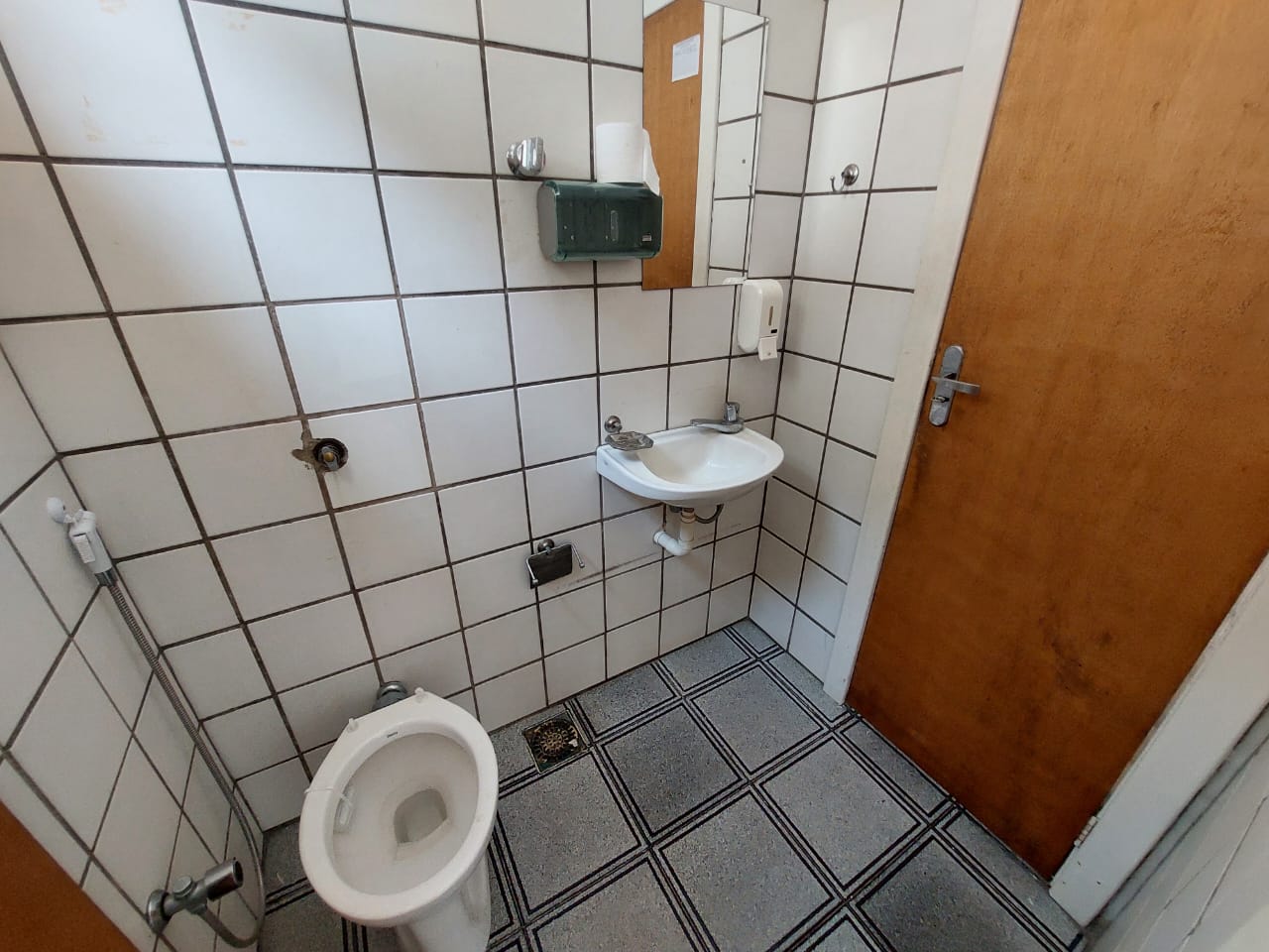 CASA COMERCIAL PERTO DO SHOPPING, ACAMPAMENTO DA VALE