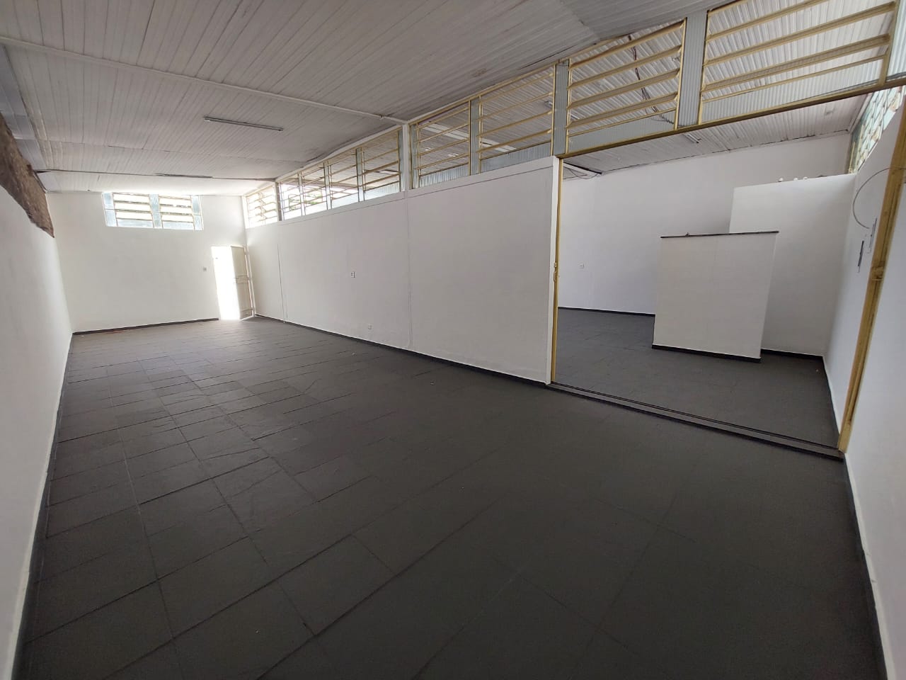 CASA COMERCIAL PERTO DO SHOPPING, ACAMPAMENTO DA VALE