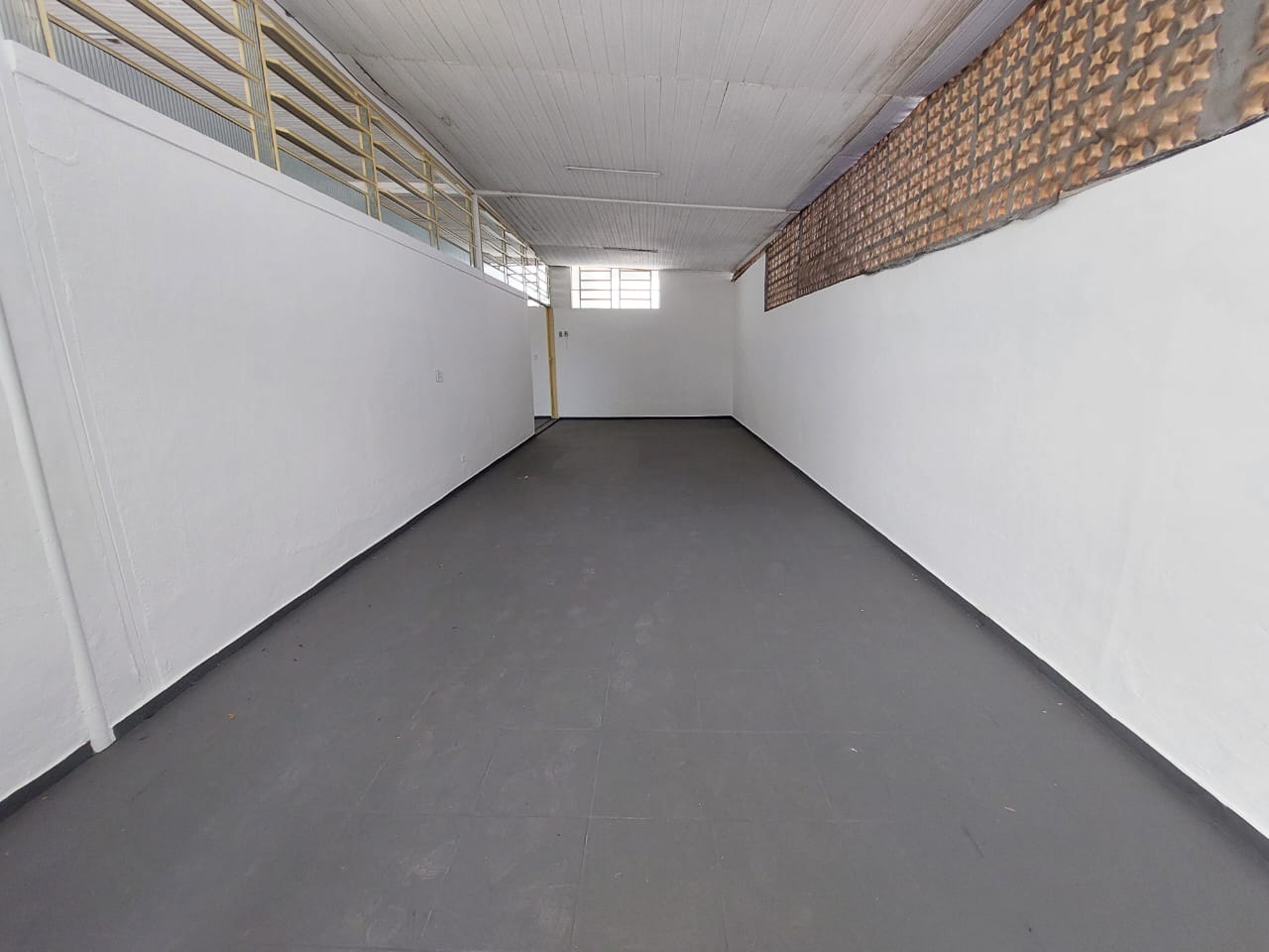 CASA COMERCIAL PERTO DO SHOPPING, ACAMPAMENTO DA VALE