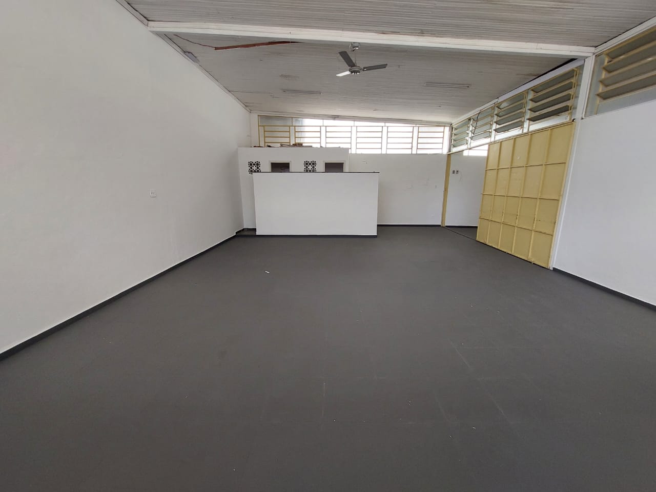 CASA COMERCIAL PERTO DO SHOPPING, ACAMPAMENTO DA VALE