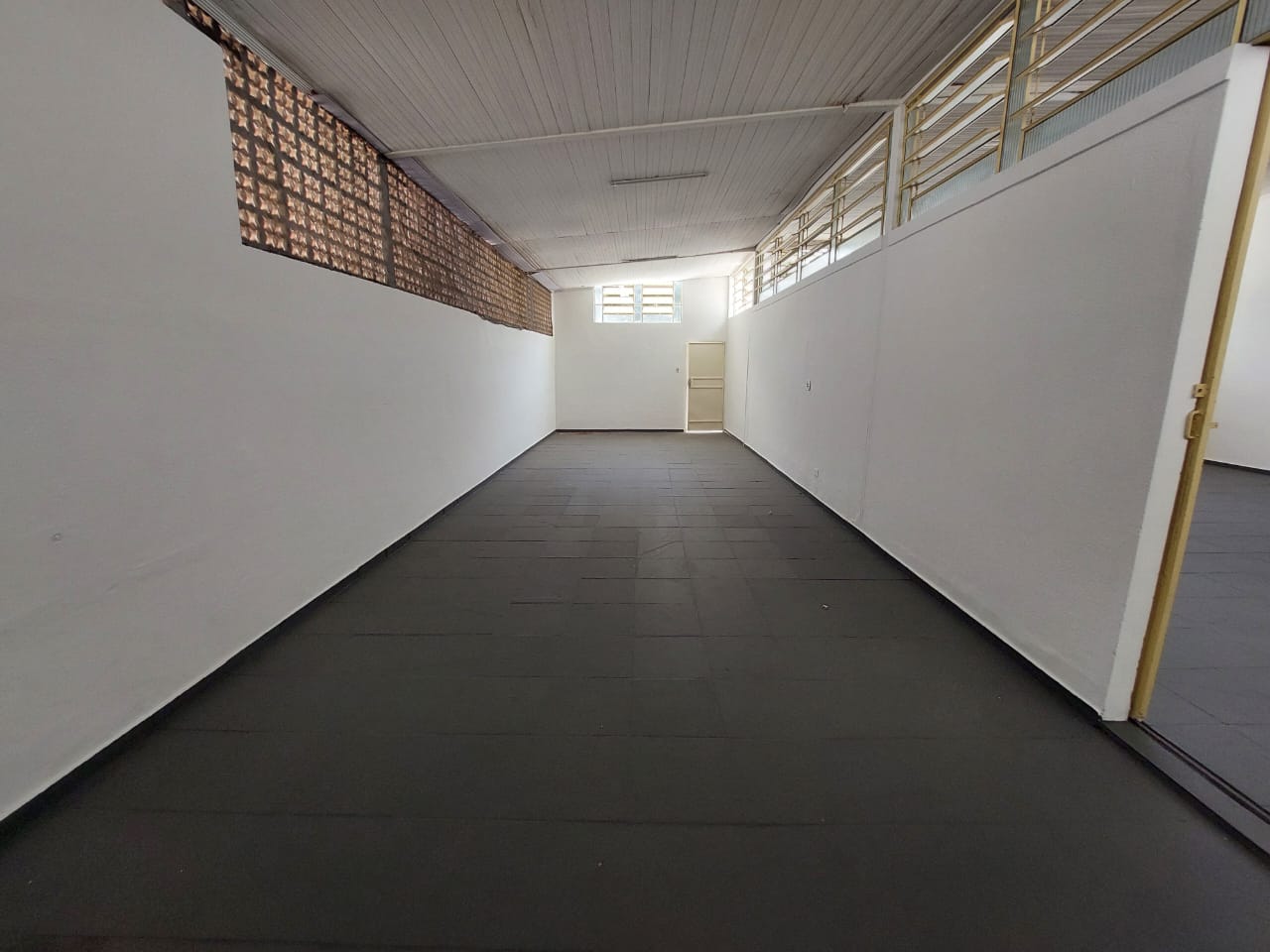 CASA COMERCIAL PERTO DO SHOPPING, ACAMPAMENTO DA VALE