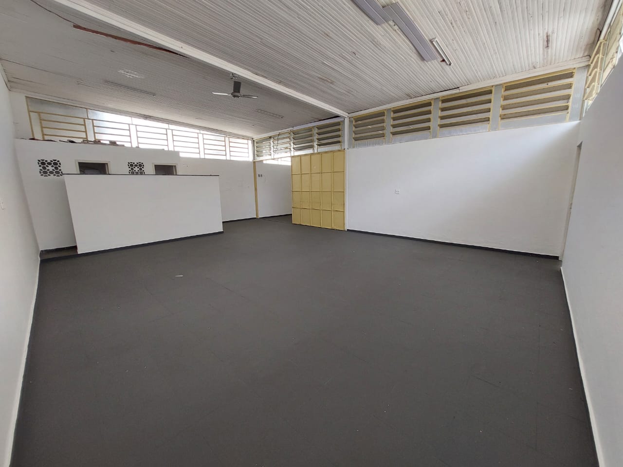 CASA COMERCIAL PERTO DO SHOPPING, ACAMPAMENTO DA VALE