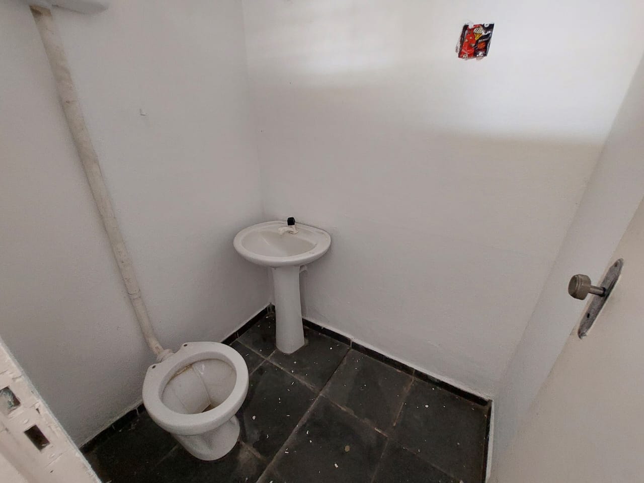 CASA COMERCIAL PERTO DO SHOPPING, ACAMPAMENTO DA VALE