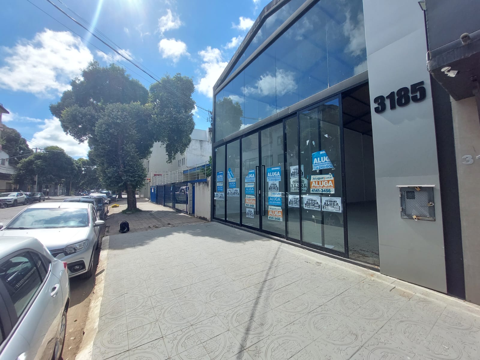 Loja/Galpão Comercial para Aluguel - Frente, 139 m² no Centro de Governador Valadares