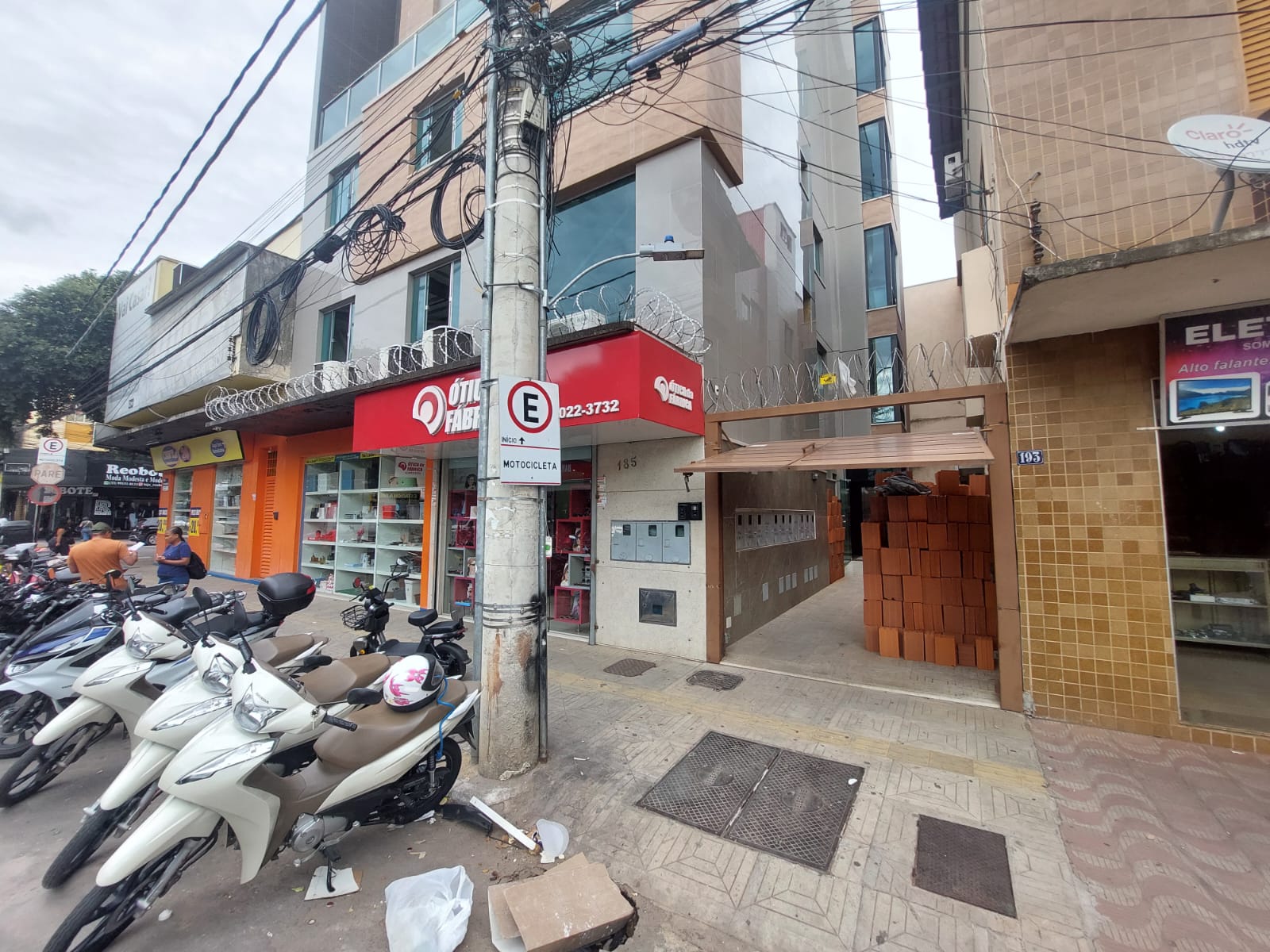 APARTAMENTO NO CENTRO SEGUNDO ANDAR COM ELEVADOR