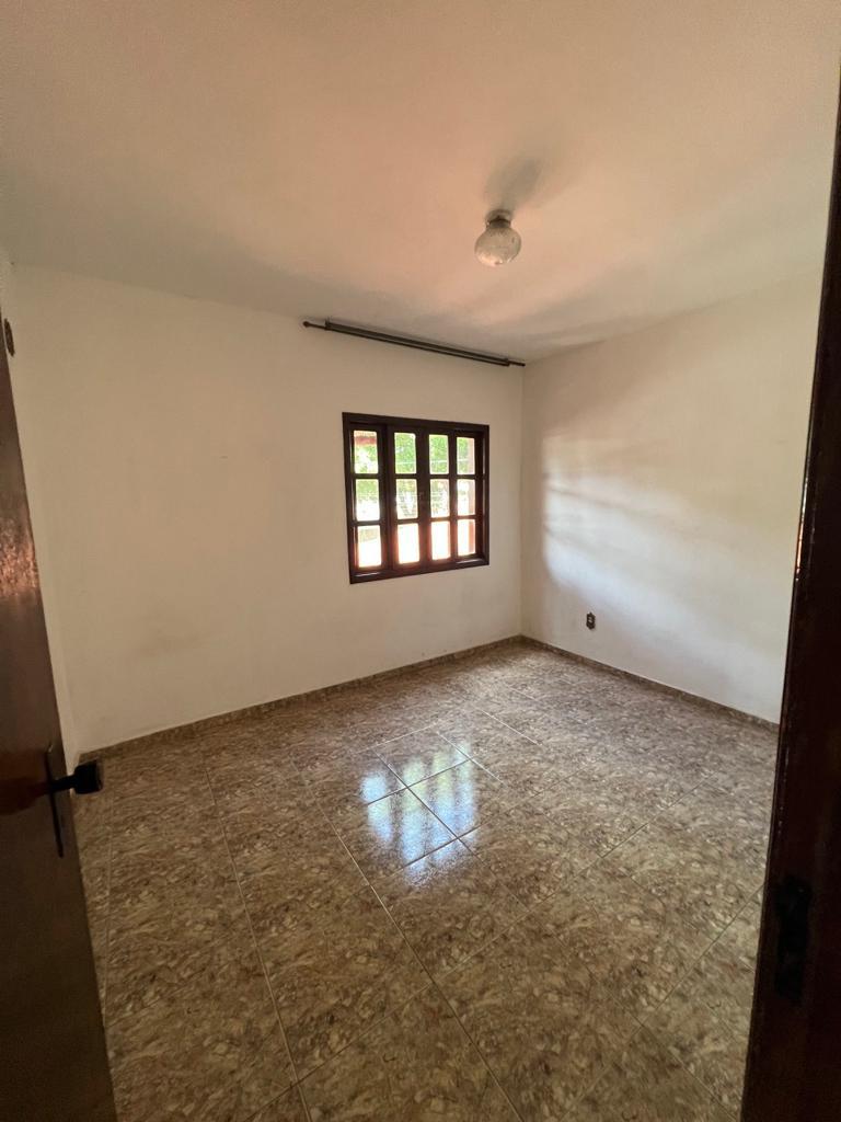 Aluga-se para empresas ,excelente casa com 4 quartos, no centro de Sabará.
