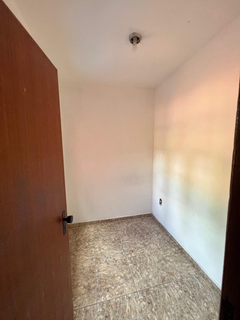Aluga-se para empresas ,excelente casa com 4 quartos, no centro de Sabará.