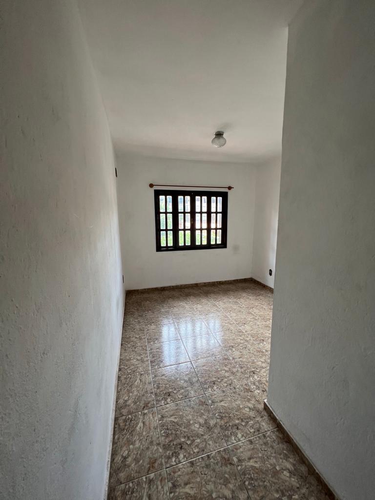 Aluga-se para empresas ,excelente casa com 4 quartos, no centro de Sabará.