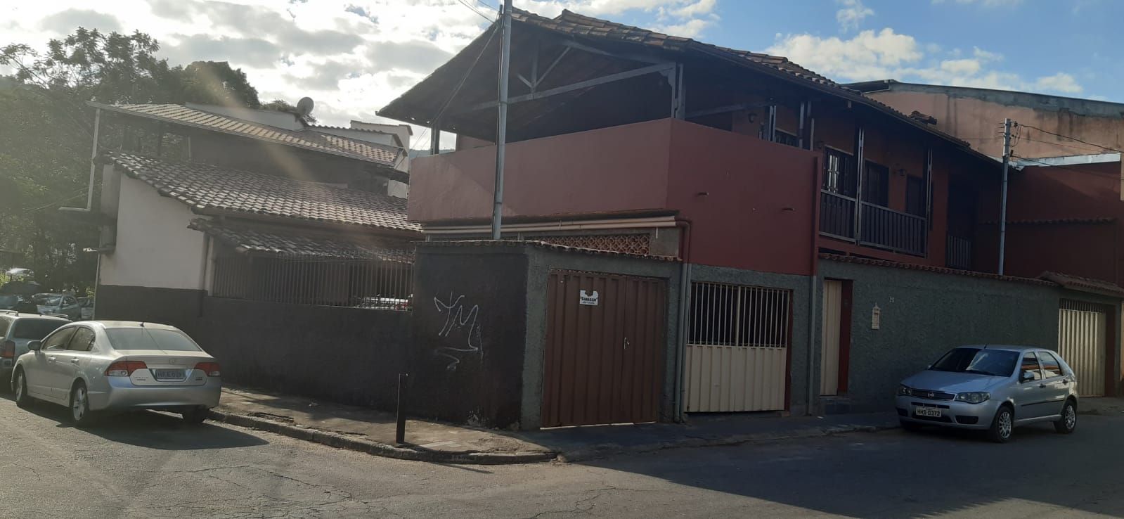 Aluga-se para empresas ,excelente casa com 4 quartos, no centro de Sabará.