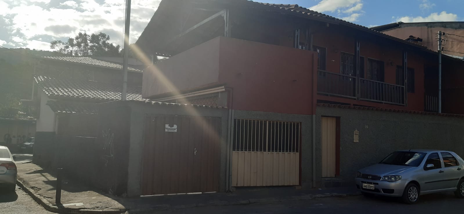 Aluga-se para empresas ,excelente casa com 4 quartos, no centro de Sabará.