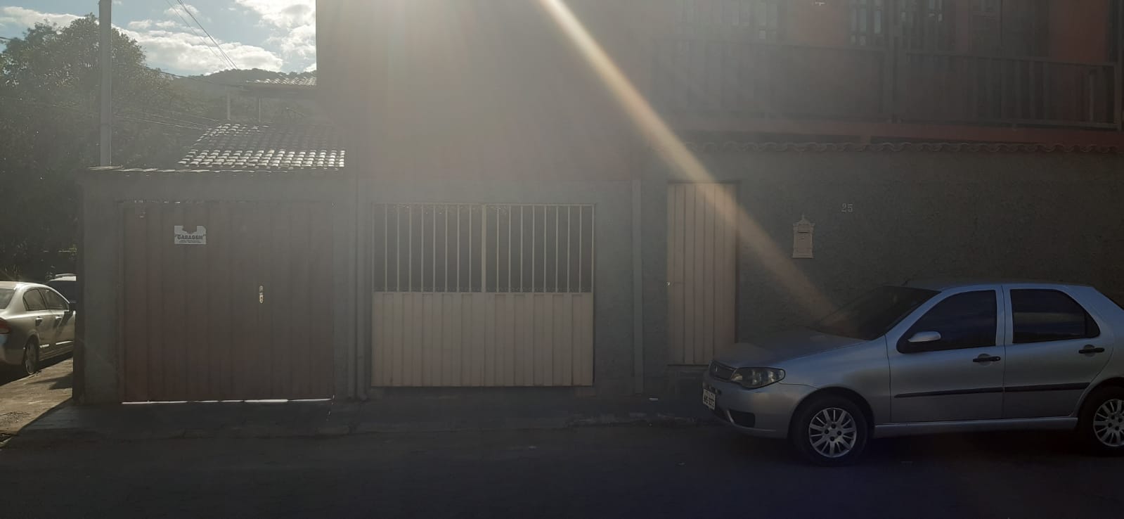 Aluga-se para empresas ,excelente casa com 4 quartos, no centro de Sabará.