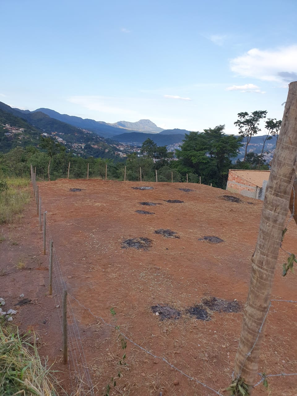 Vende-se excelente lote com 750mts2, bairro Villa Real, Sabará-MG