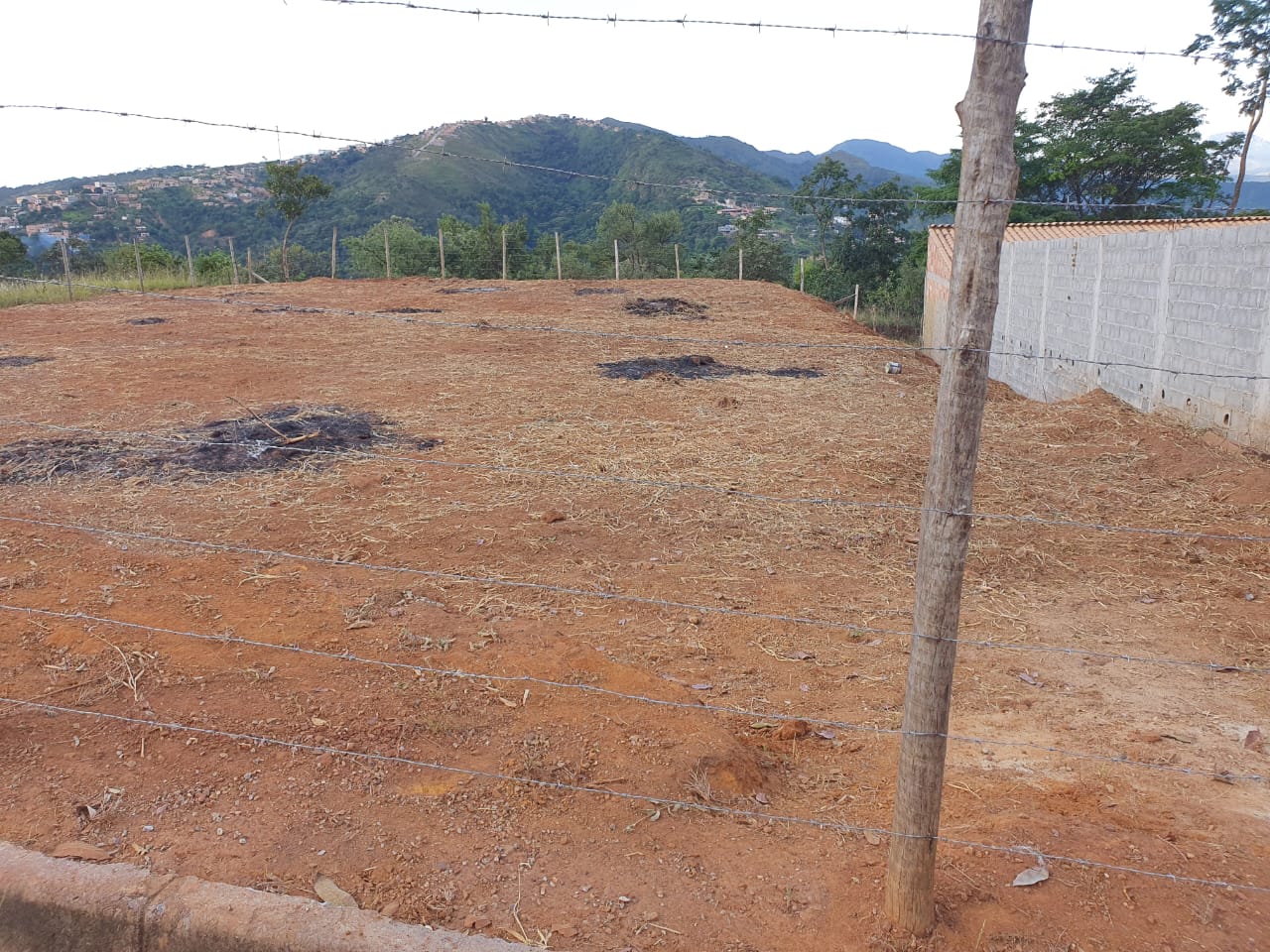 Vende-se excelente lote com 750mts2, bairro Villa Real, Sabará-MG