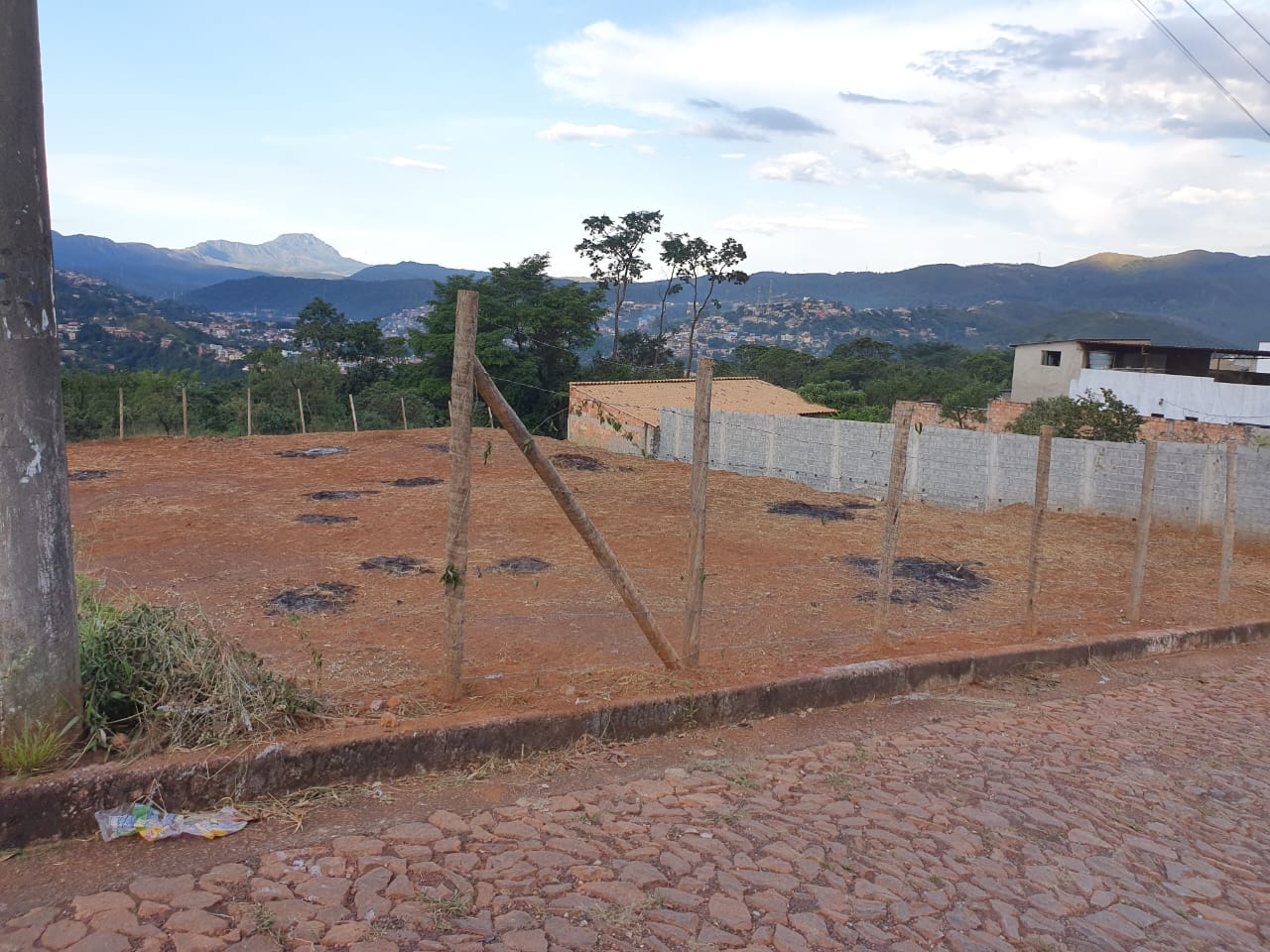 Vende-se excelente lote com 750mts2, bairro Villa Real, Sabará-MG