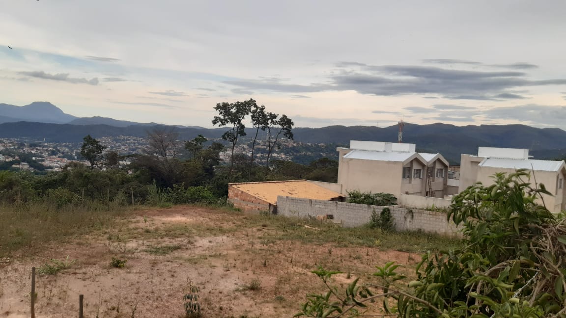 Vende-se excelente lote com 750mts2, bairro Villa Real, Sabará-MG