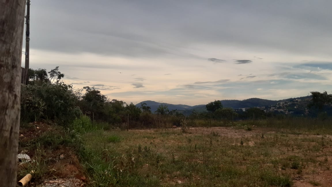 Vende-se excelente lote com 750mts2, bairro Villa Real, Sabará-MG