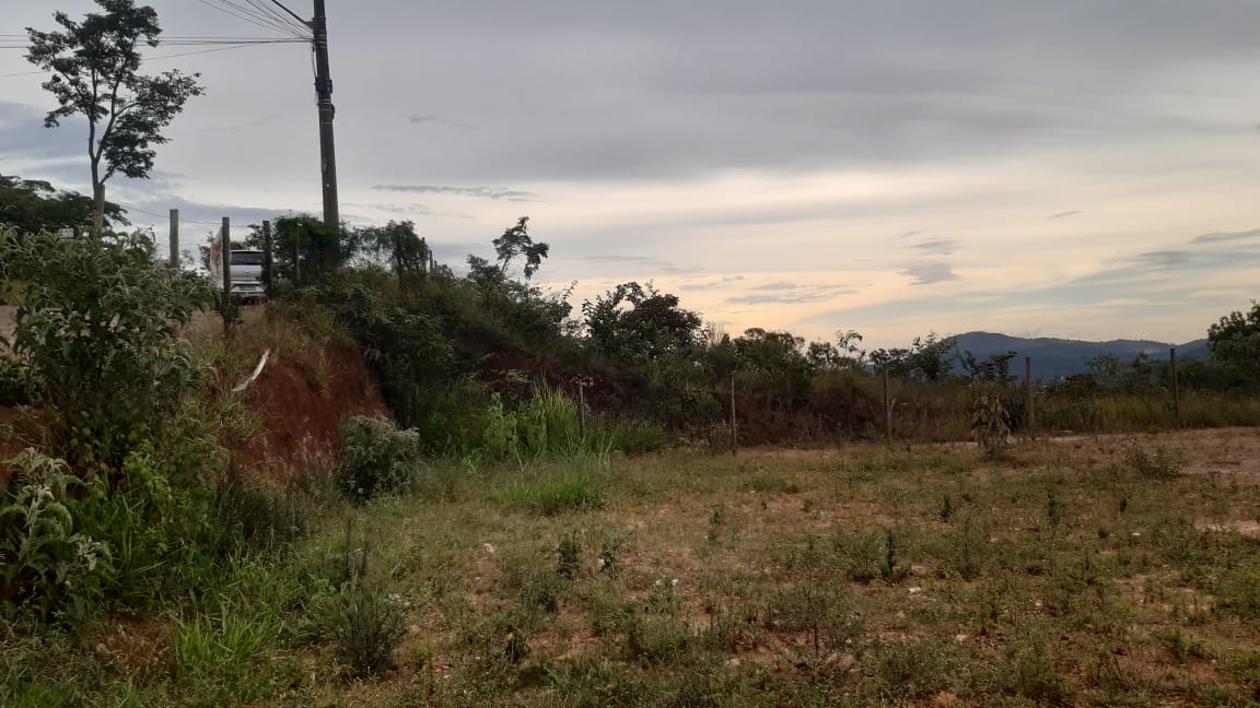 Vende-se excelente lote com 750mts2, bairro Villa Real, Sabará-MG