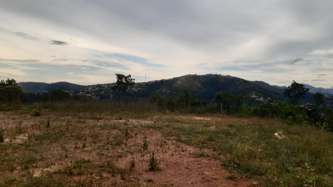 Vende-se excelente lote com 750mts2, bairro Villa Real, Sabará-MG