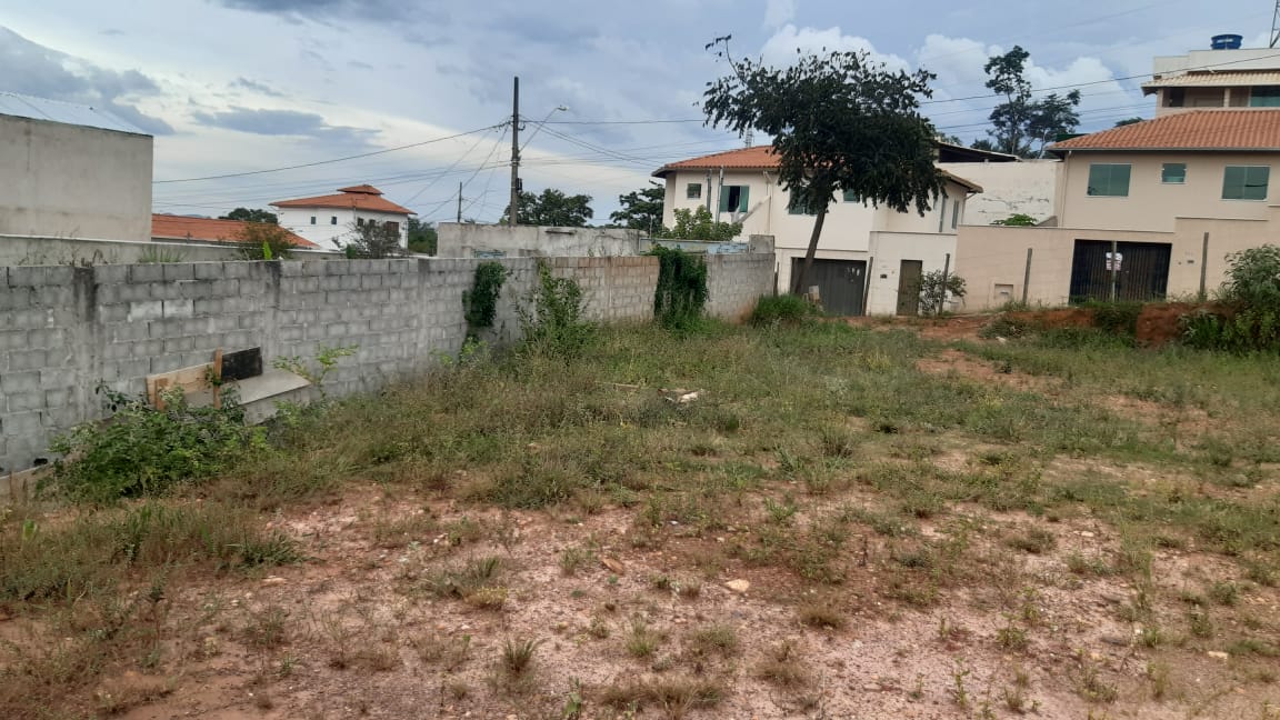 Vende-se excelente lote com 750mts2, bairro Villa Real, Sabará-MG