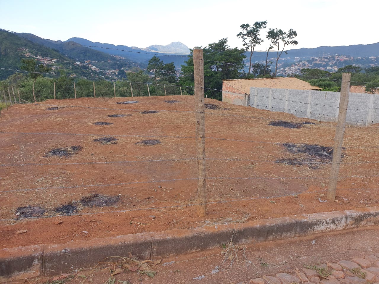 Vende-se excelente lote com 750mts2, bairro Villa Real, Sabará-MG