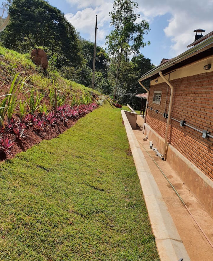 Vende-se excelente sítio com dez hectares, agua e energia fotovoltaica, excelente localização em Caeté-MG. Regularizado, ideal para plantações e agricultura familiar, pequeno produtor rural.