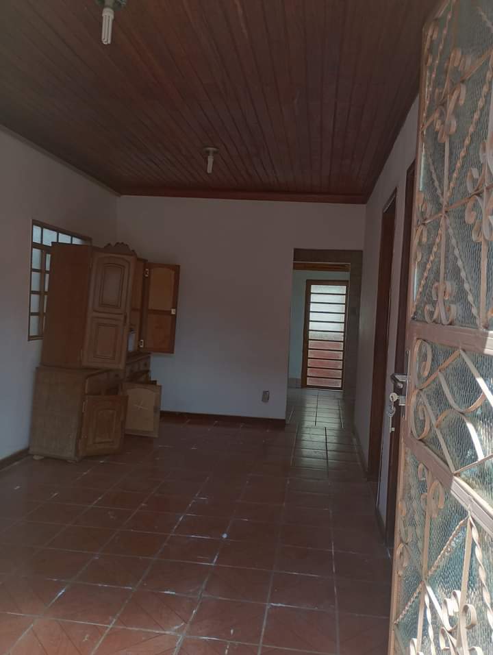 Vende-se casa com dois  quartos, no bairro adelmolândia, Sabará-G